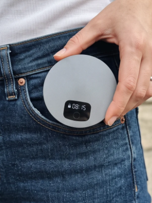 Customer sliding a Gauge L1 Lockbox into a jeans pocket
